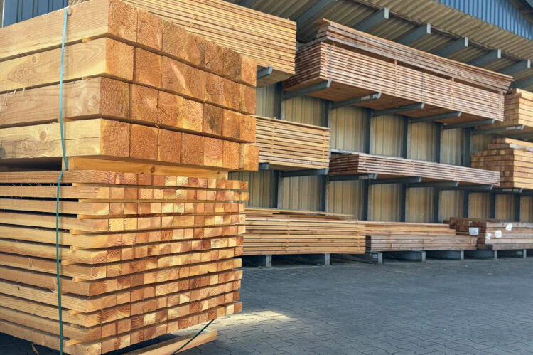 Voorraad Douglashout bij Peters Hout en Bouwmaterialen